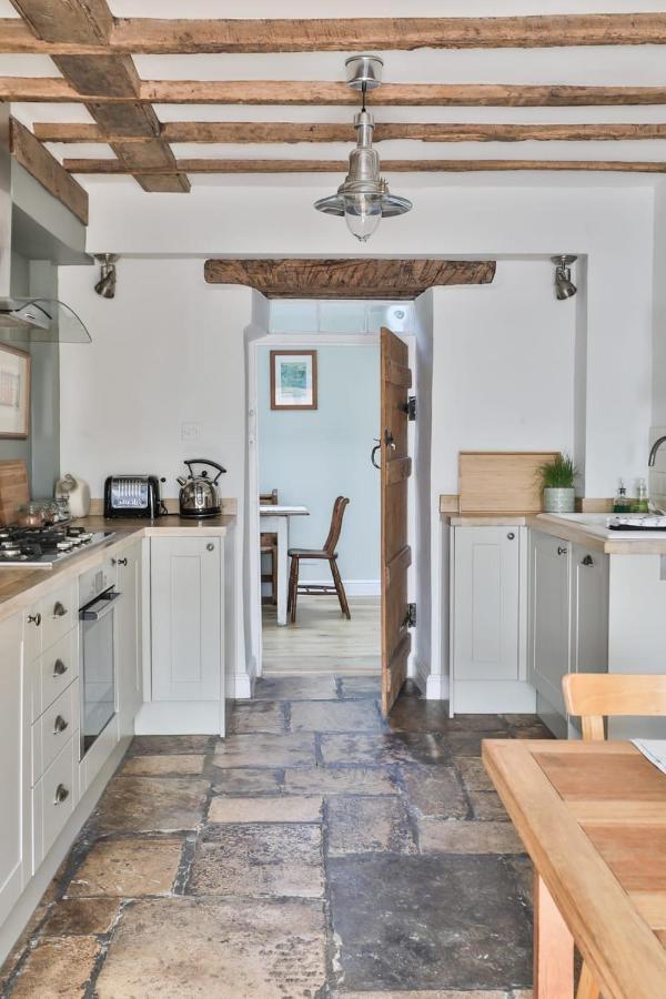 Coombers Mead Cottage Тетбери Экстерьер фото