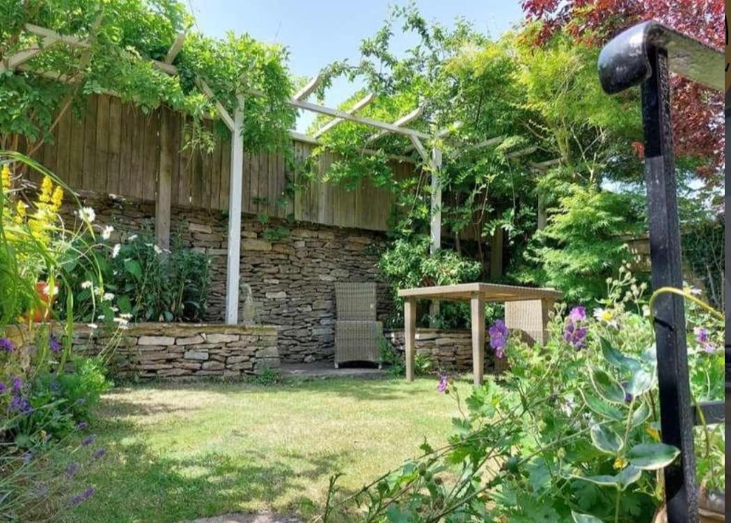 Coombers Mead Cottage Тетбери Экстерьер фото