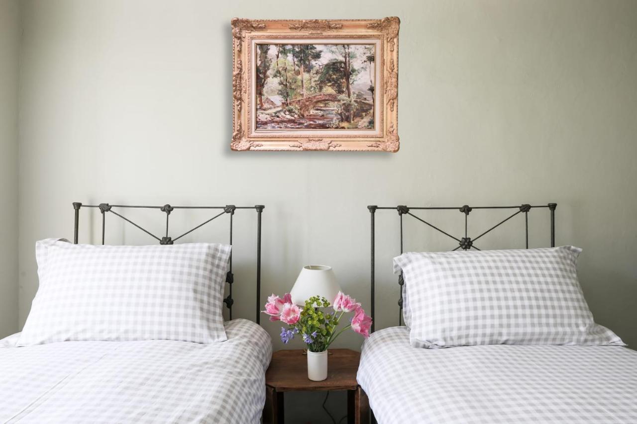 Coombers Mead Cottage Тетбери Экстерьер фото